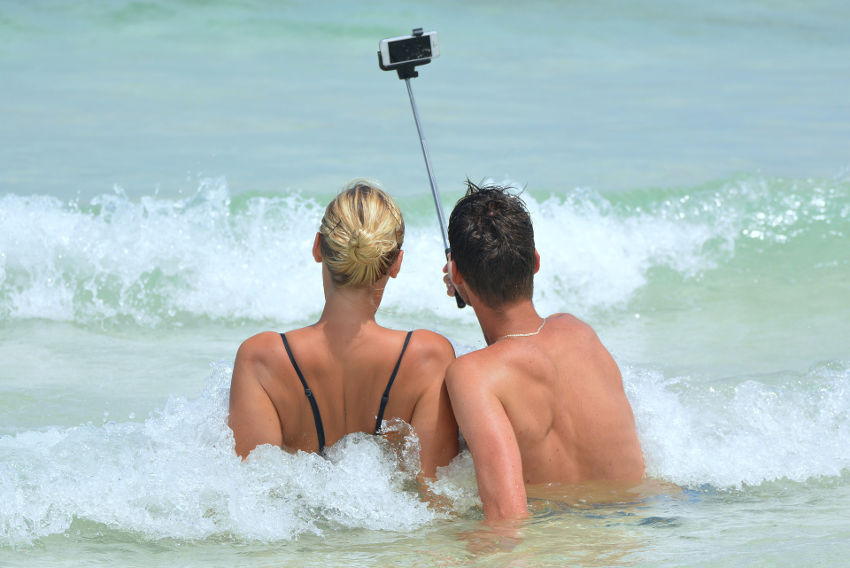 Wasserdichtes Smartphone für Fotos am Meer